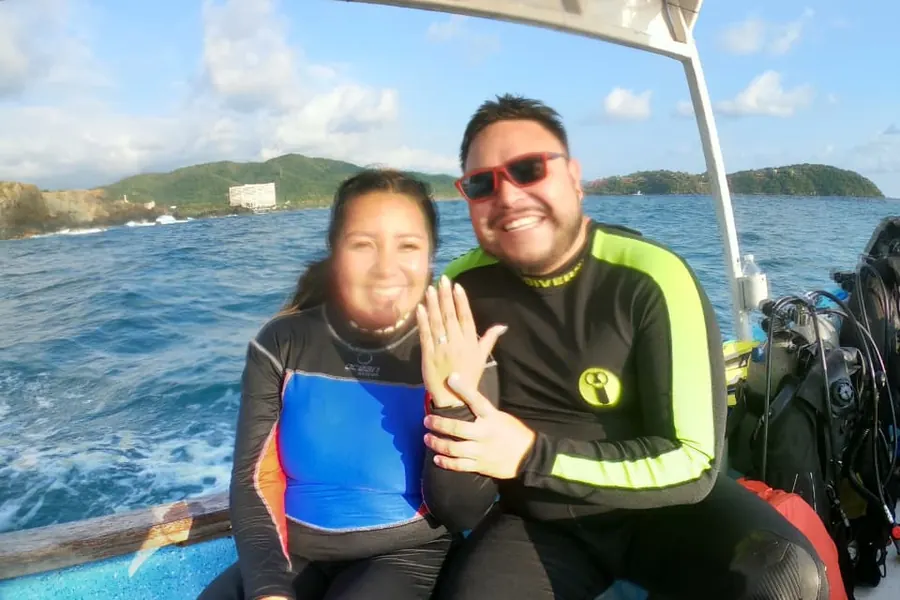 "Sí, Acepto" — Pedida de Matrimonio Bajo el Agua en Ixtapa Zihuatanejo