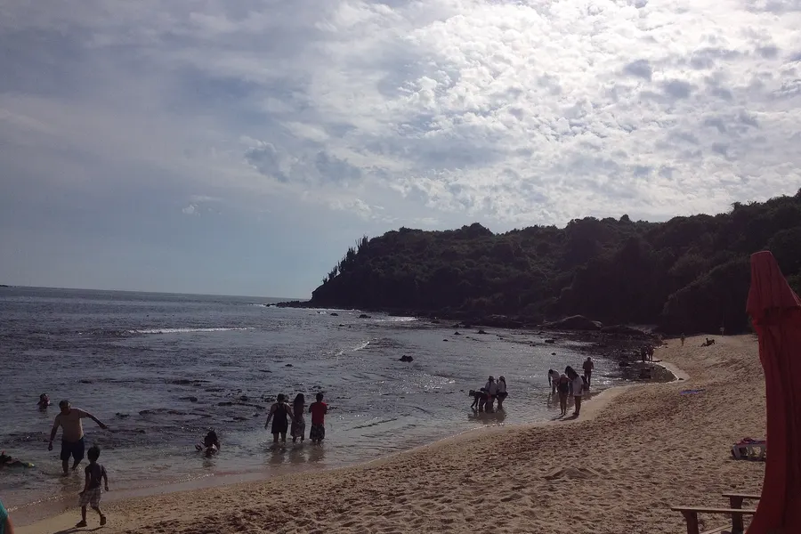 Bañistas en una de las playas de Isla Ixtapa, frente a Ixtapa Zihuatanejo